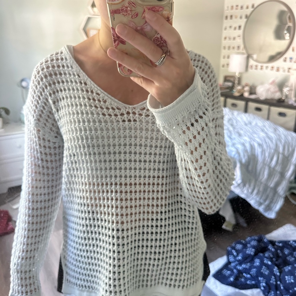 SHEIN White V-Neck Sweater with Textured Knit